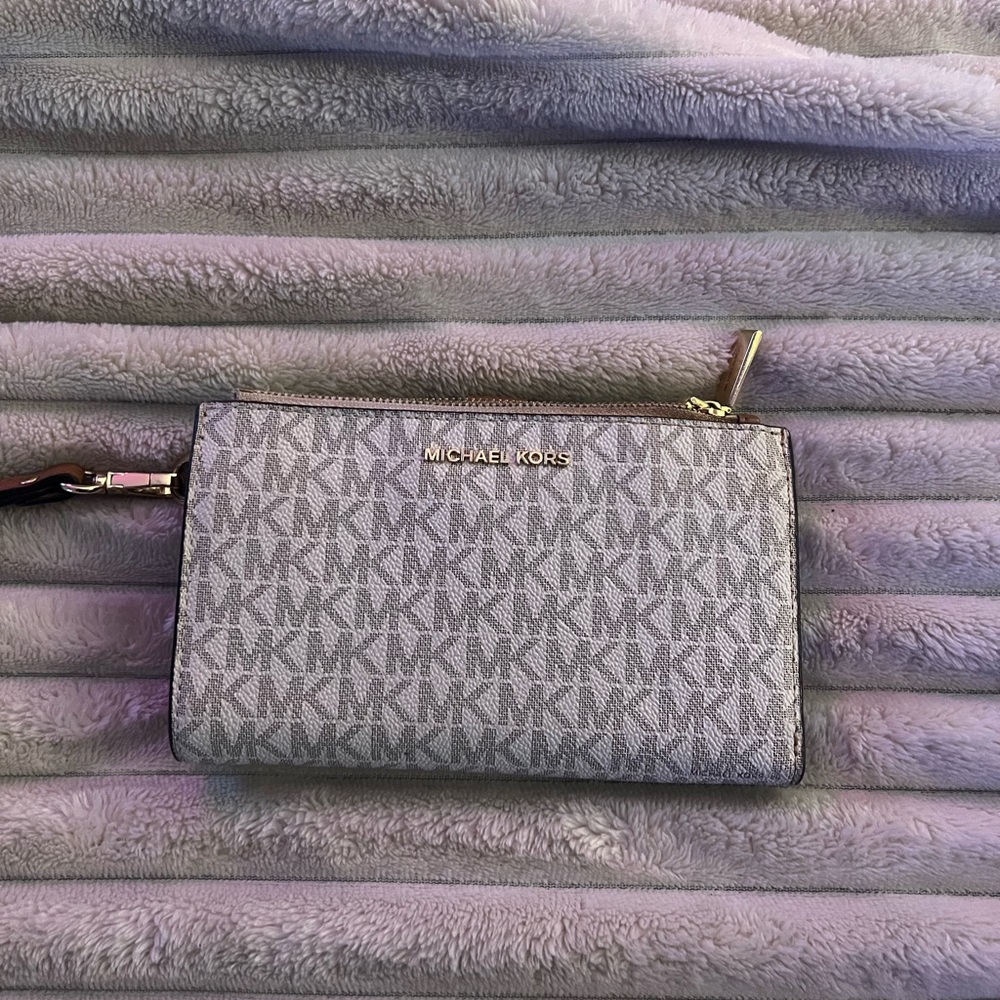 Michael Kors Travel Jet Set Wallet
